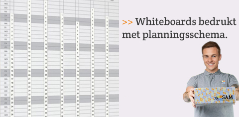 Whiteboards bedrukt met planningsschema.