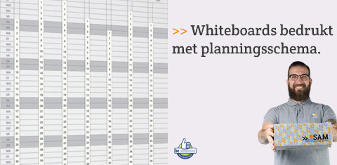 Whiteboards bedrukt met planningsschema.